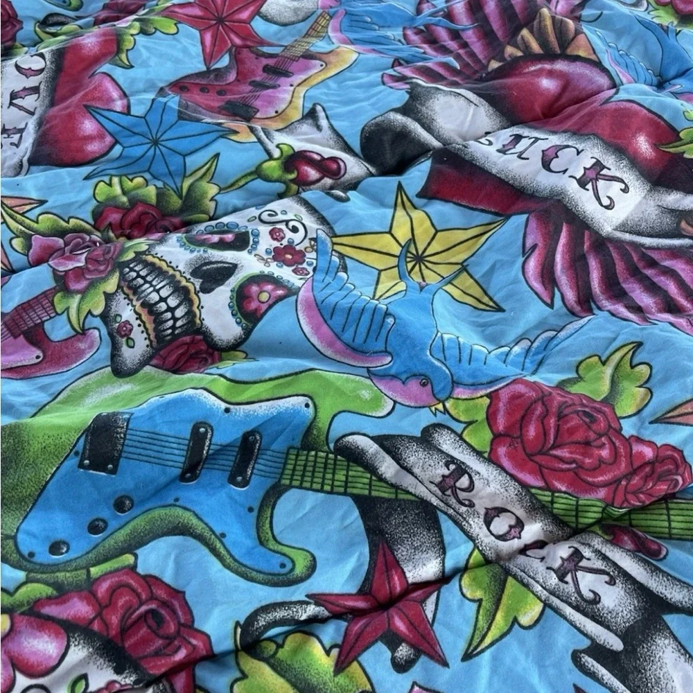 ED HARDY COMFORTER WITH SKULLS PLUS PILLOW CASE Rock and Roll